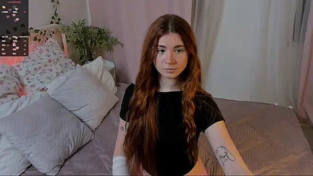 Freckle Diyana online show from November 12, 5:06 pm