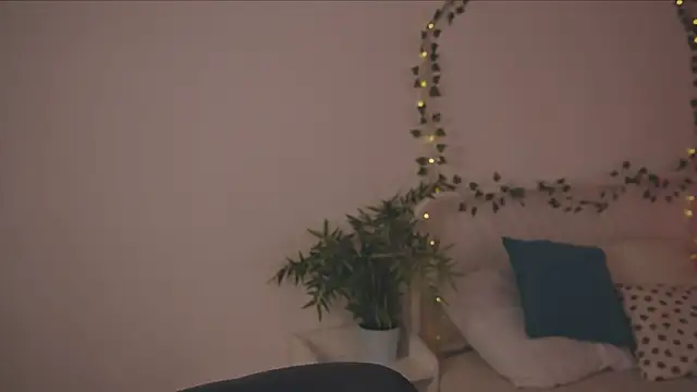 Freckle Diyana online show from October 12, 10:11 pm