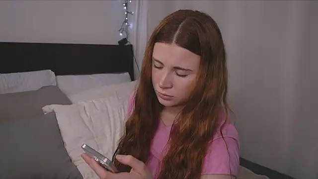 Freckle Diyana online show from September 23, 5:58 am