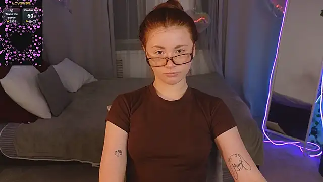 Freckle Diyana online show from February 22, 9:38 pm