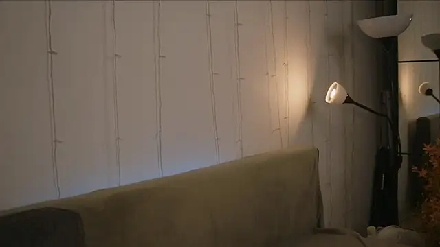 Freckle Diyana online show from September 9, 4:27 pm