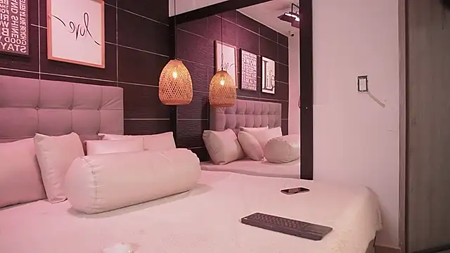 Snapshot of Bella_TS_ chatting on October 30, 10:28 pm Bella TS online show from October 30, 10:28 pm