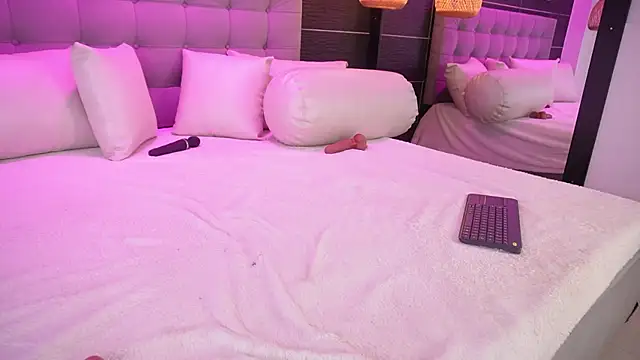 Snapshot of Bella_TS_ chatting on March 6, 12:54 am Bella TS online show from March 6, 12:54 am