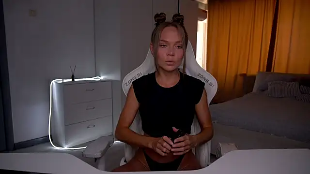 Snapshot of Evelinka chatting on June 13, 8:56 am Evelinka online show from June 13, 8:56 am