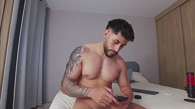 Snapshot of alexxxmachine chatting on October 11, 11:28 pm alexxxmachine online show from October 11, 11:28 pm