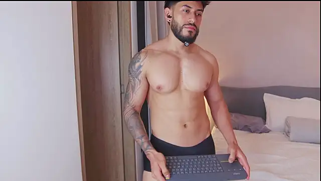 Snapshot of alexxxmachine chatting on March 29, 11:39 pm alexxxmachine online show from March 29, 11:39 pm