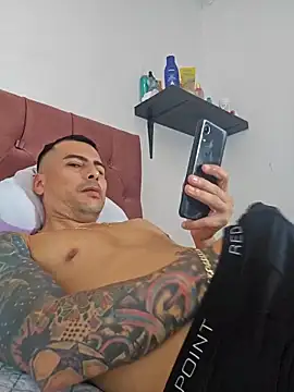 Snapshot of Vini_09 chatting on December 17, 5:40 pm Vini 09 online show from December 17, 5:40 pm