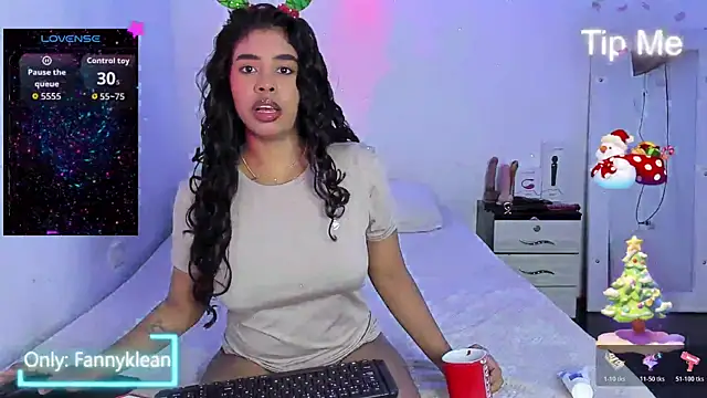 Snapshot of Fanny_Klean chatting on December 3, 5:08 am Fanny Klean online show from December 3, 5:08 am
