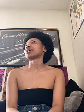 KimiAqua online show from February 20, 9:20 pm