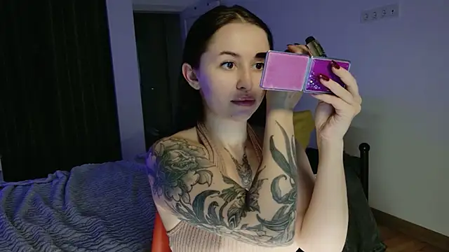 VioletCatt online show from December 20, 7:00 am