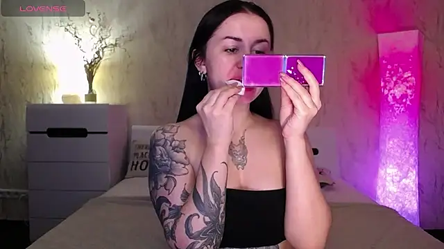 Snapshot of VioletCatt chatting on March 15, 7:09 am VioletCatt online show from March 15, 7:09 am