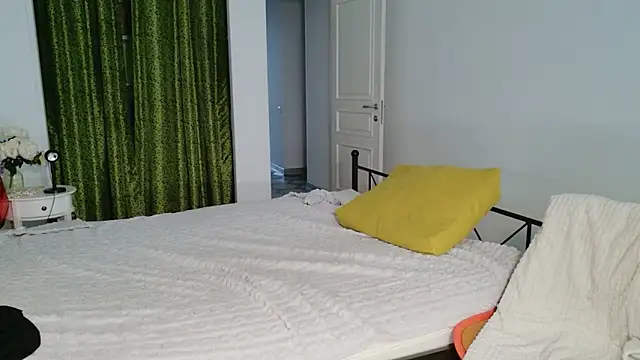 Snapshot of VioletCatt chatting on June 17, 5:51 am VioletCatt online show from June 17, 5:51 am
