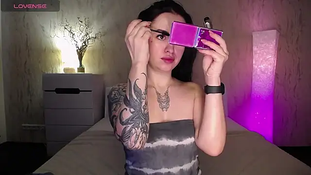 Snapshot of VioletCatt chatting on March 12, 6:51 am VioletCatt online show from March 12, 6:51 am