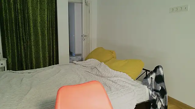 Snapshot of VioletCatt chatting on October 23, 5:39 am VioletCatt online show from October 23, 5:39 am