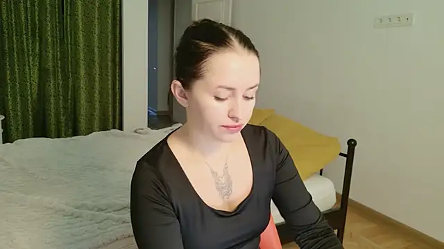 Snapshot of VioletCatt chatting on November 2, 6:40 am VioletCatt online show from November 2, 6:40 am