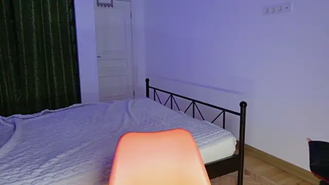 Snapshot of VioletCatt chatting on November 27, 6:47 am VioletCatt online show from November 27, 6:47 am