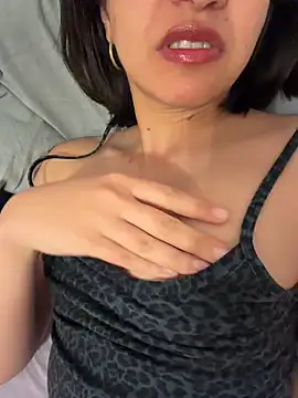 BitchyBratxxx online show from March 12, 9:30 pm