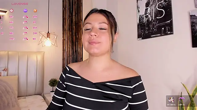 Snapshot of Zuzu_sweet chatting on May 9, 7:17 pm Zuzu sweet online show from May 9, 7:17 pm
