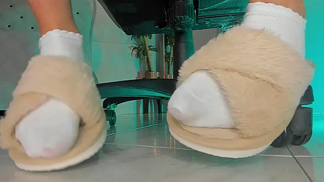 charlotte  grey online show from December 20, 8:55 pm