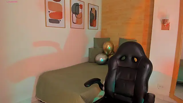 charlotte  grey online show from December 15, 1:39 pm