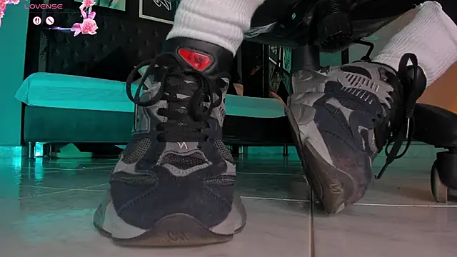 charlotte  grey online show from February 13, 8:20 pm