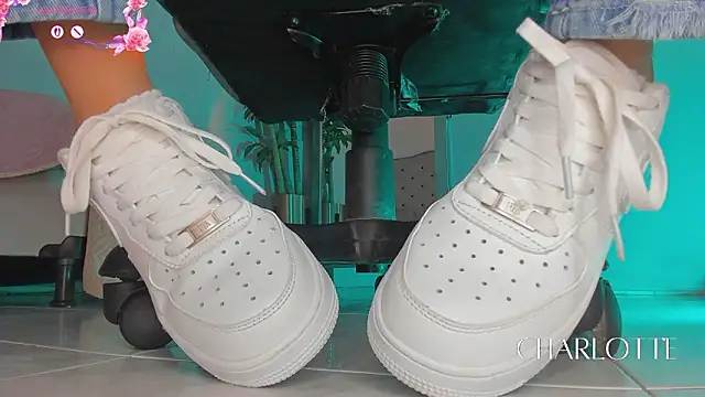 charlotte  grey online show from February 25, 8:08 pm