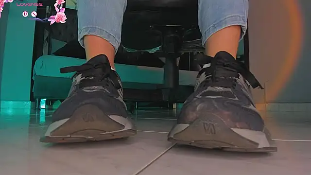 charlotte  grey online show from February 12, 8:08 pm