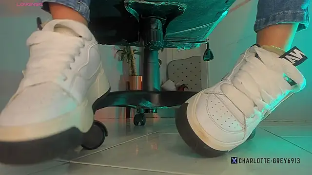 charlotte  grey online show from November 26, 8:31 pm