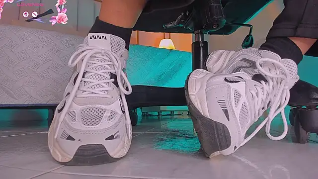 charlotte  grey online show from February 16, 8:18 pm