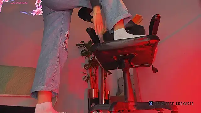 charlotte  grey online show from March 5, 8:05 pm