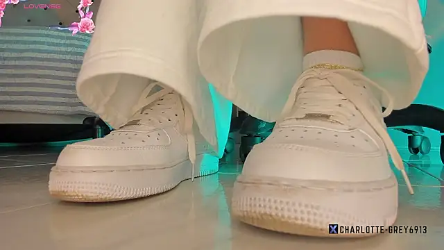 charlotte  grey online show from February 1, 11:41 am