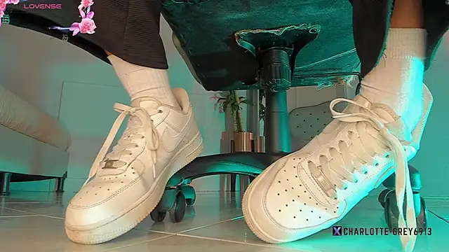 charlotte  grey online show from November 28, 8:20 pm