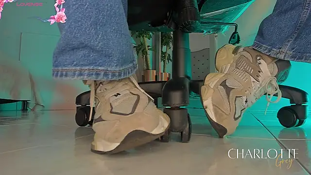 charlotte  grey online show from December 4, 7:46 pm