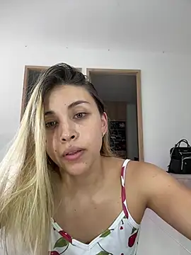 Snapshot of charlotte__grey chatting on June 14, 7:15 pm charlotte grey online show from June 14, 7:15 pm