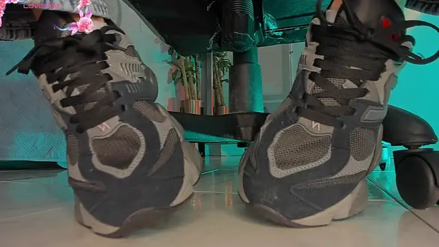 charlotte  grey online show from January 8, 8:26 pm