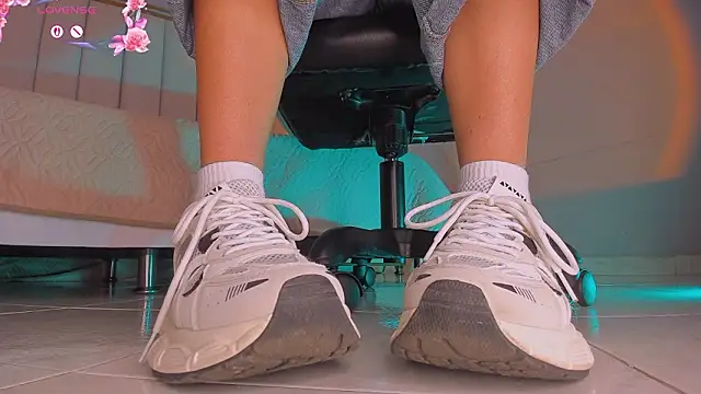 charlotte  grey online show from February 14, 8:09 pm