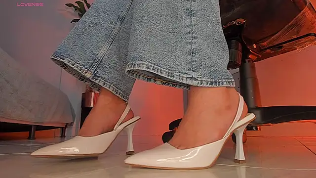 charlotte  grey online show from November 13, 8:35 pm