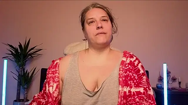 Snapshot of Niter chatting on February 6, 8:27 pm Niter online show from February 6, 8:27 pm