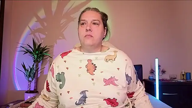 Snapshot of Niter chatting on February 22, 9:22 am Niter online show from February 22, 9:22 am