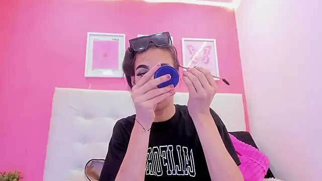 Mia thompson 19 online show from November 25, 5:46 pm