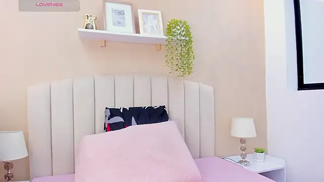 Mia thompson 19 online show from February 17, 7:33 pm