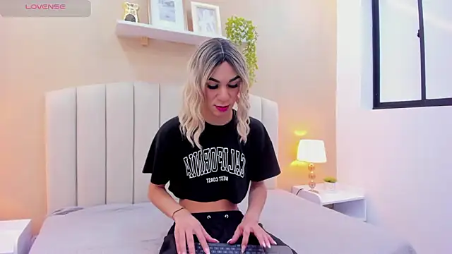 Mia thompson 19 online show from March 13, 8:03 pm