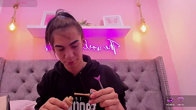 Mia thompson 19 online show from November 5, 2:09 pm