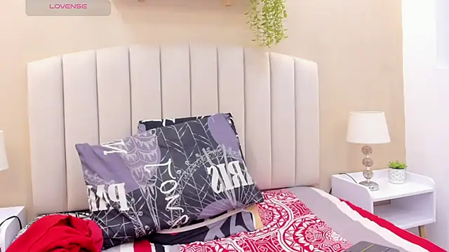 Mia thompson 19 online show from February 10, 7:35 pm