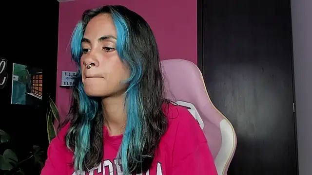 Snapshot of Juanadearco5 chatting on December 4, 8:19 pm Juanadearco5 online show from December 4, 8:19 pm