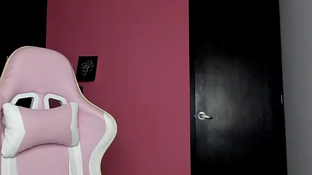 Snapshot of Juanadearco5 chatting on October 4, 11:06 pm Juanadearco5 online show from October 4, 11:06 pm