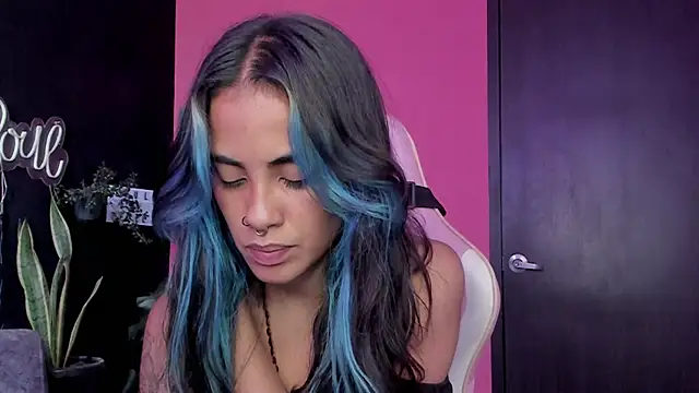 Snapshot of Juanadearco5 chatting on December 16, 8:24 pm Juanadearco5 online show from December 16, 8:24 pm