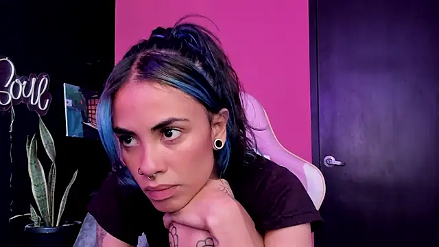 Snapshot of Juanadearco5 chatting on November 10, 4:12 pm Juanadearco5 online show from November 10, 4:12 pm