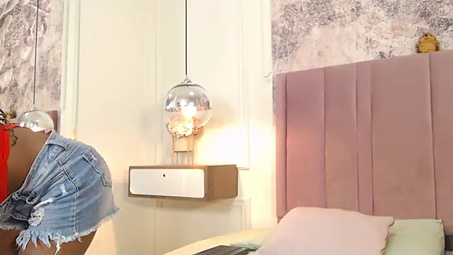 SabrinaDevill online show from June 1, 1:44 pm