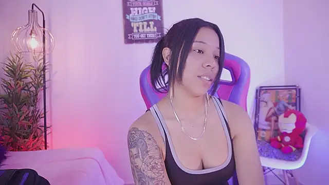 madelyn rose  online show from November 25, 2:12 am